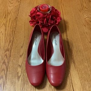 Great shape bright red 2” heels